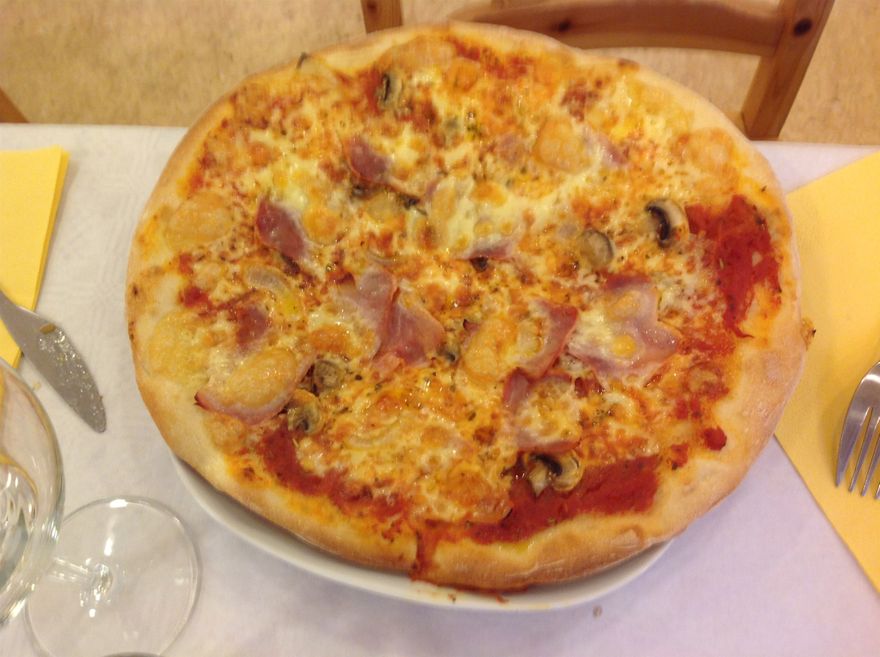Ekte italiensk pizza stekt i vanlig norsk steikeovn